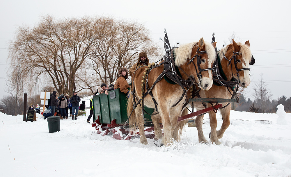 Sleigh ride heading out on its loop