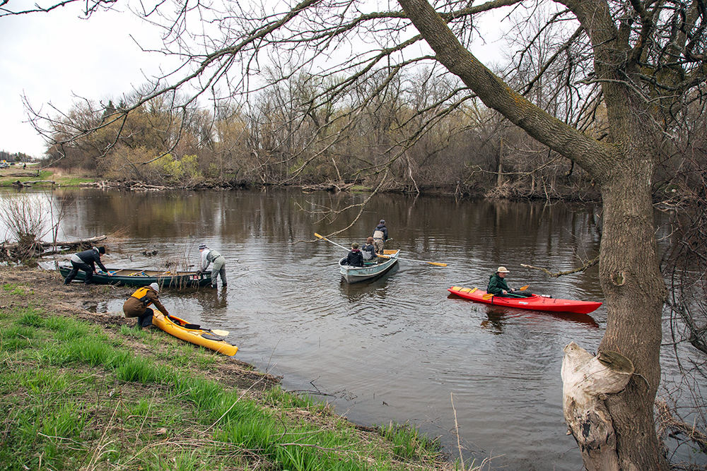 oaters putting into the Milwaukee River at Brown Deer Rd.