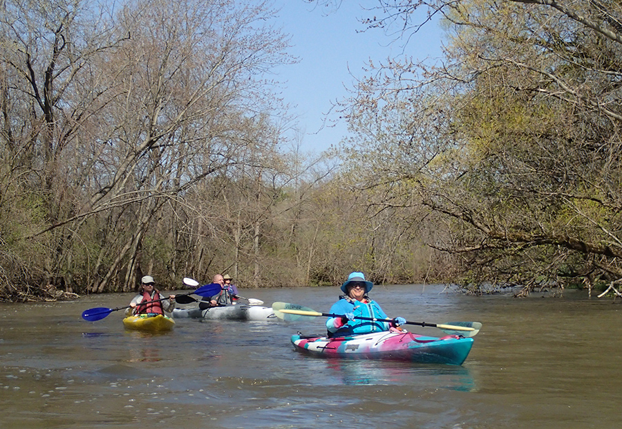 Members of the Flatwater Kayakers Meetup group