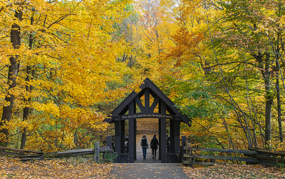 Seven Bridges Trailhead in autumn colors