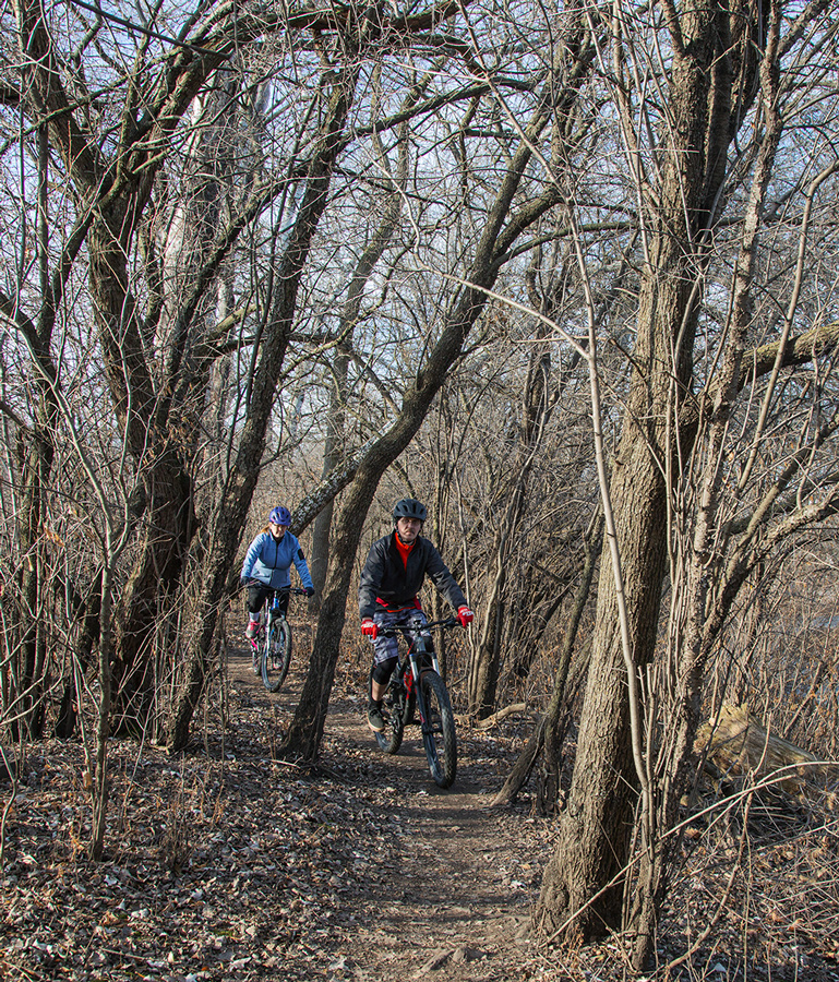 Two mountain bikers on the Hoyt mountain bike trail.