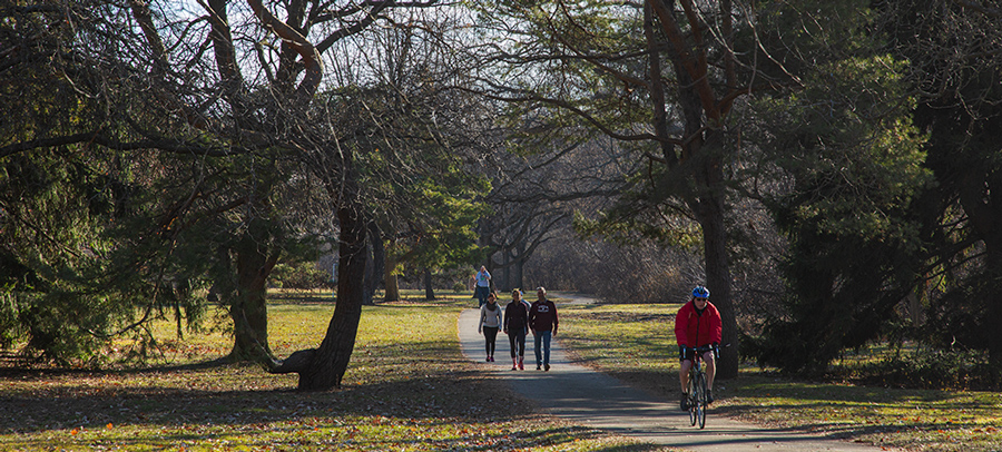 People walking and riding bikes on the Oak Leaf Trail in Hoyt Park