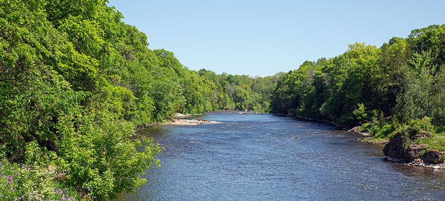 View of Milwaukee River upstream from the Lime Kiln Park overlook.