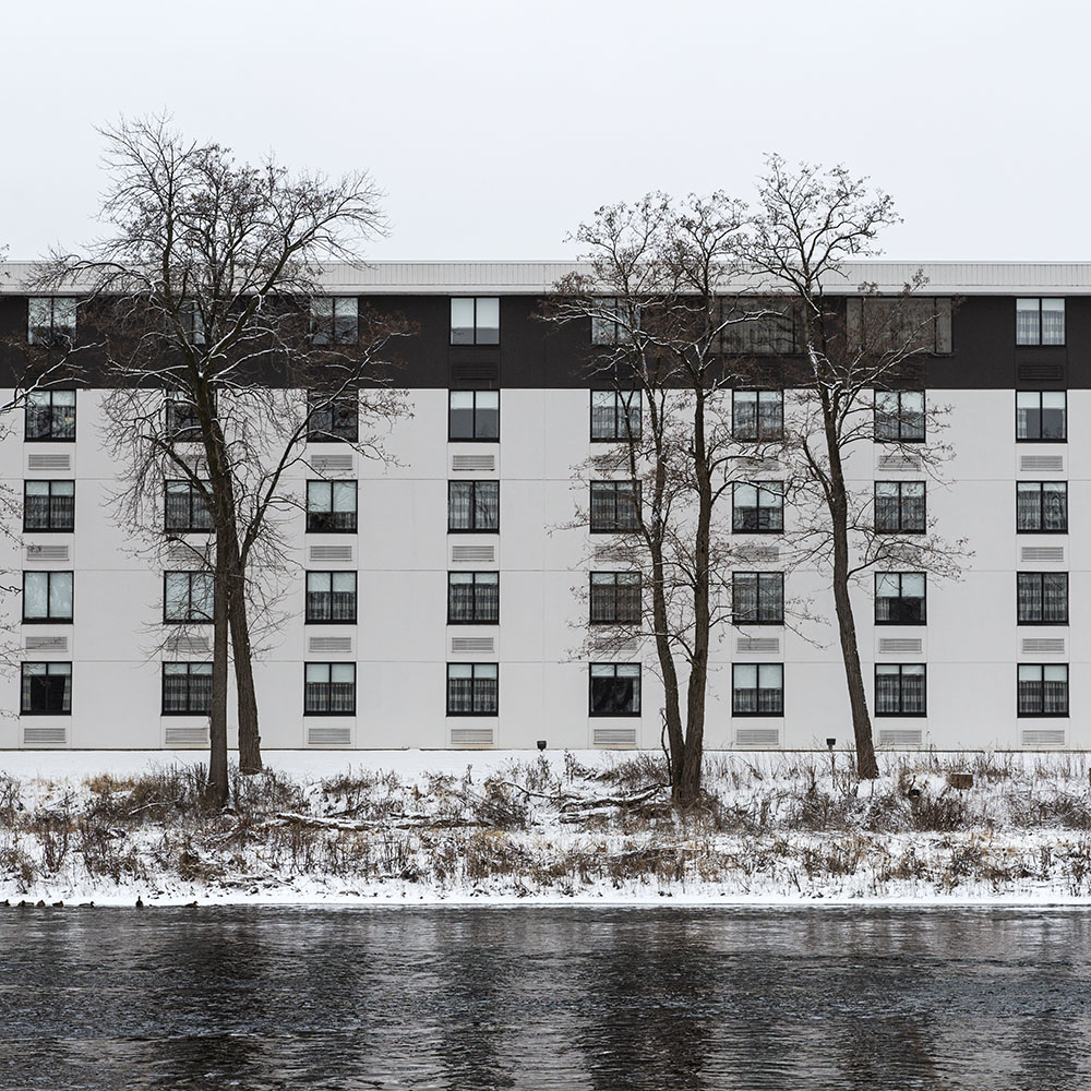 Holiday Inn at Port Washington Road, an example of "Synecdoche"