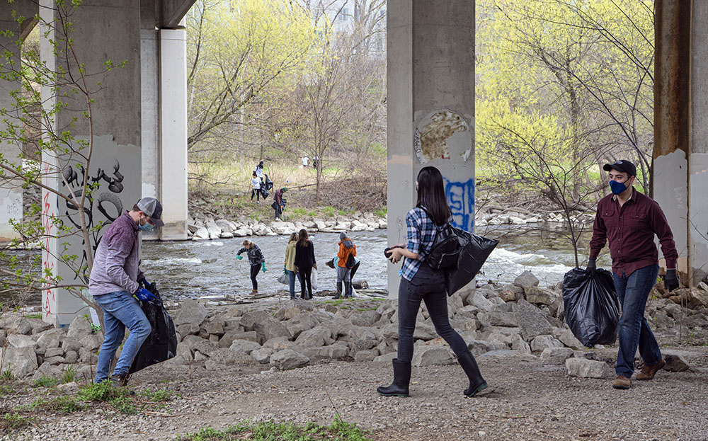 Milwaukee Riverkeeper's River Clean Up 2021 in the Milwaukee River Greenway.