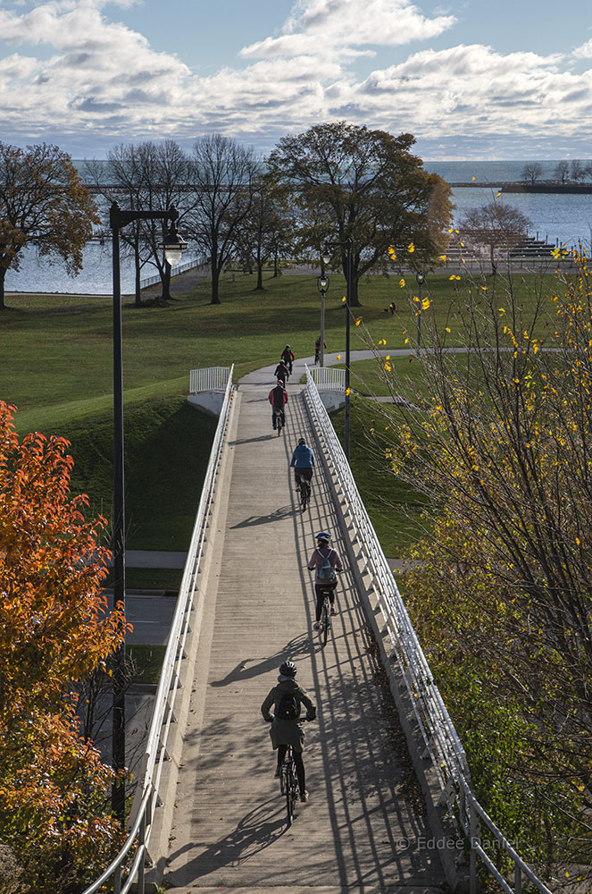 Crossing Lincoln Memorial Drive to reach the Lakefront