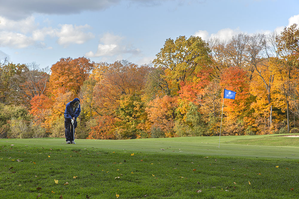 While most of the action is at the other end of Grant Park, where the Seven Bridges Trail is mobbed at this time of year (for good reason), even a few golfers got to enjoy bold autumn colors as we turned the calendar to November.