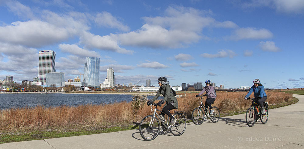 Cyclists at Lakeshore State Park