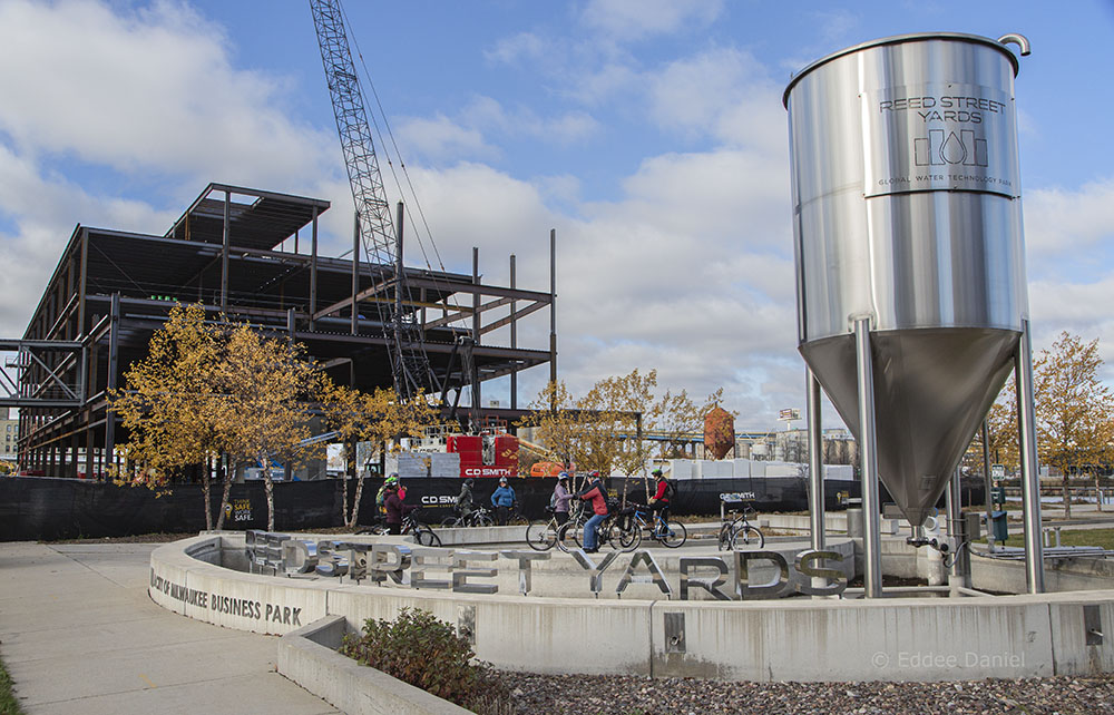 We pause at the site/sight of new construction in the Reed Street Yards at the east end of the Menomonee Valley.