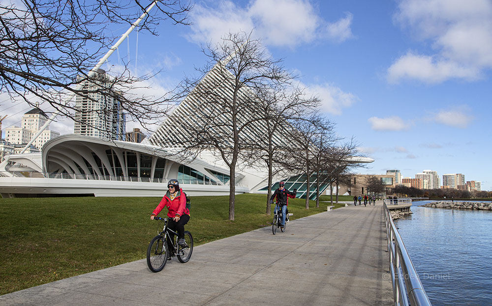 Passing by the Milwaukee Art Museum.