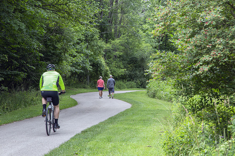 Different modes of transport and enjoyment on the Interurban Trail.