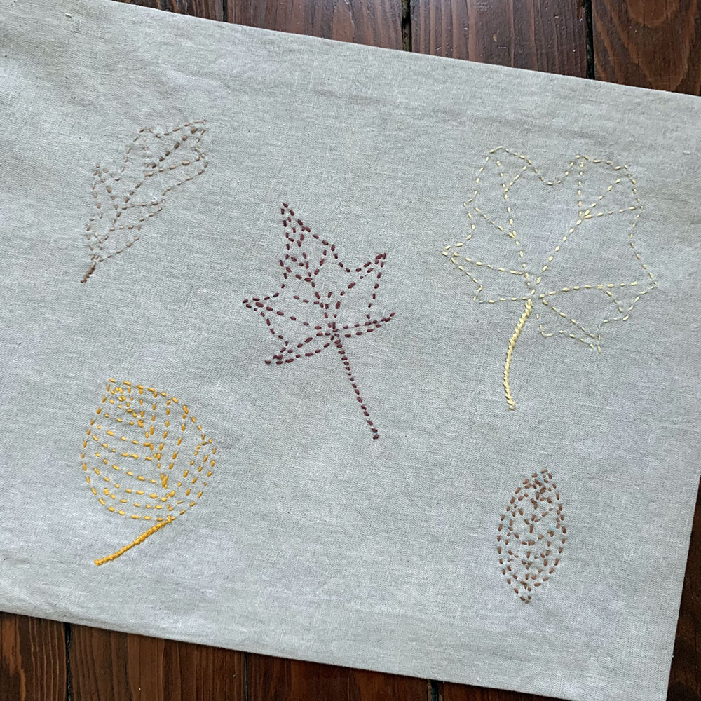 Embroidered leaves.
Naturally dyed cotton thread on sumac dyed cotton/linen. 2021