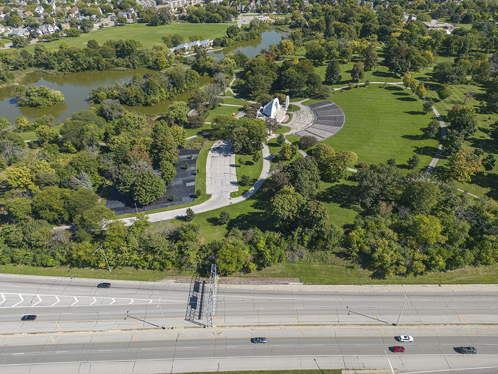 Aerial view shows how the Freeway spur isolates the park from the neighborhood. 