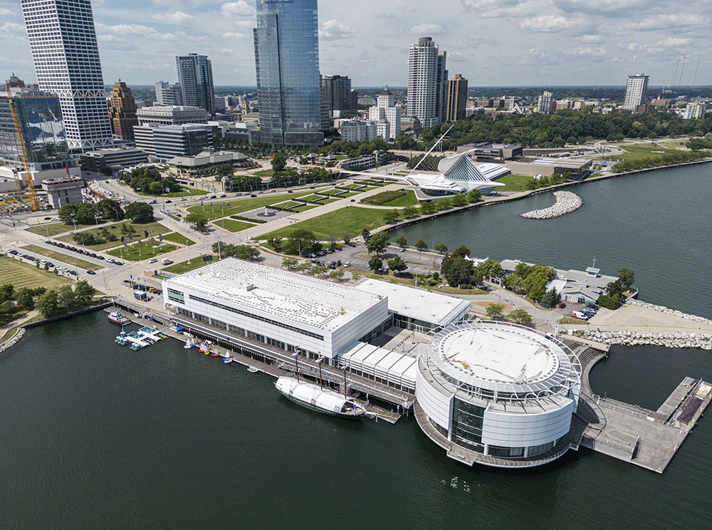 Public amenities Discovery World and Milwaukee Art Museum are subject to the Public Trust Doctrine. 