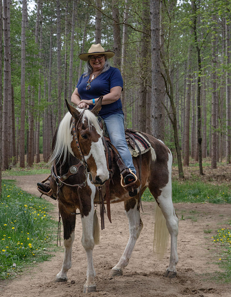 Kricket Jewett on her horse, Ice.