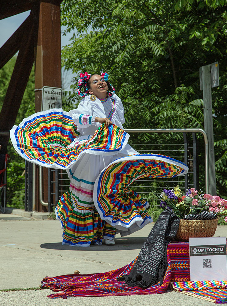 Another Ometochtli performer.