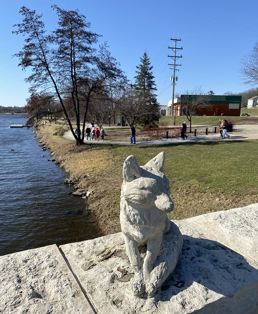 A concrete fox atop the Fox River bridge at Moreland Boulevard, marking the trailhead of the Fox River Trail.