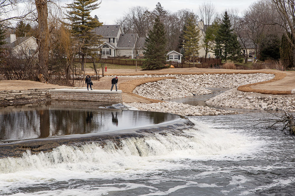 For a brief time following completion the public was allowed access to the fish passage across private properties on the east bank. This is no longer allowed. 2023. 