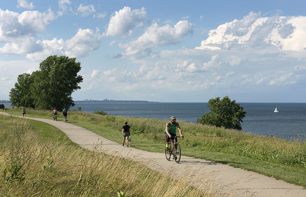 The South Shore Line of the Oak Leaf Trail links the "String of Pearl" series of parks along the Lake Michigan shoreline.