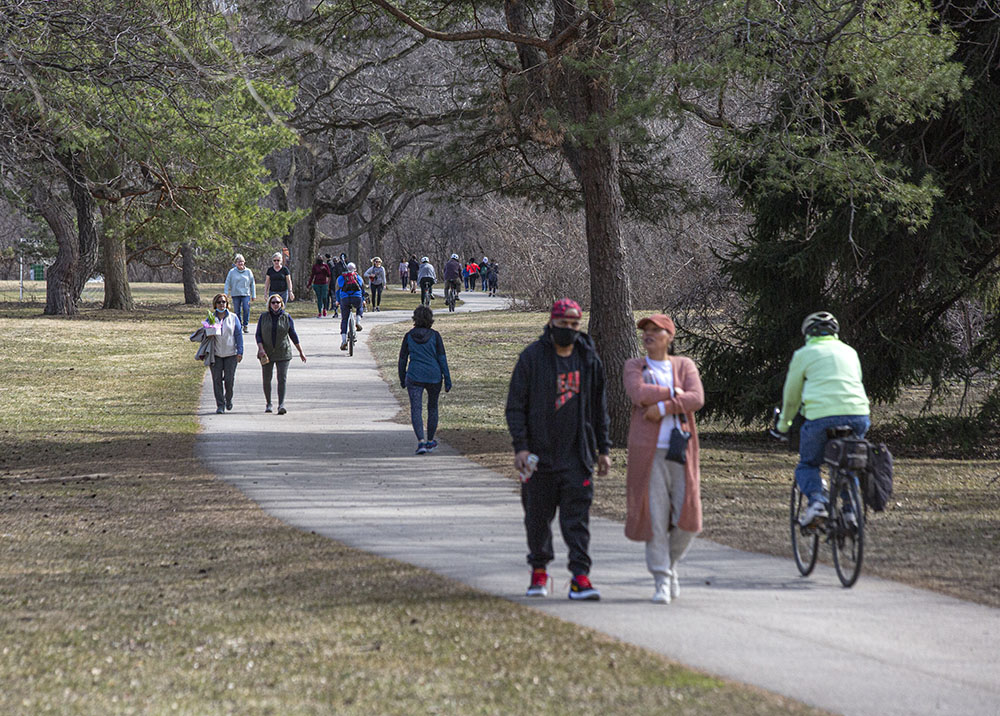 An unseasonably warm day in early spring really brings people out to the Oak Leaf Trail!