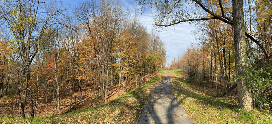Hidden Lake Trail in autumn - panorama