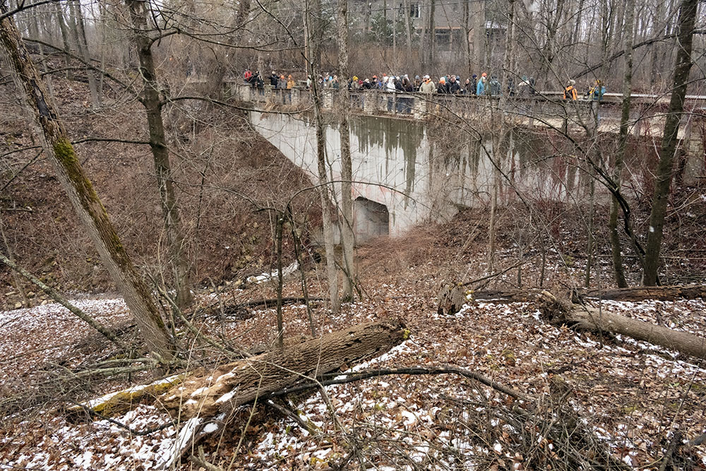 The entrance bridge crossing Donges Bay Gorge.
