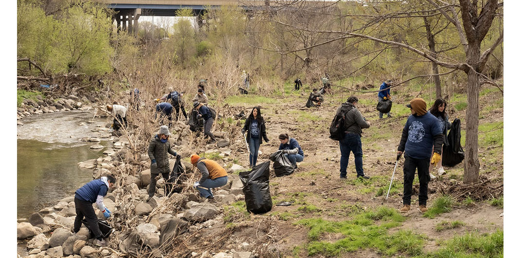 Volunteers cleaning up the Kinnickinnic River
