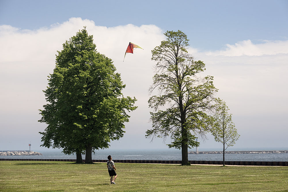This young kite flyer even managed to get away from the crowds.