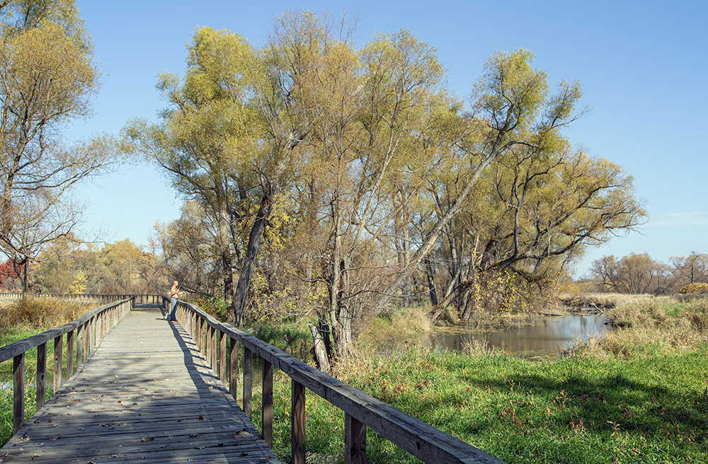 900-acre Prairie Springs Park in Pleasant Prairie includes Lake Andrea and the Jerome Creek Nature Preserve. A 2.3-mile asphalt trail encircles Lake Andrea and the Donald Hackbarth trail has a long boardwalk that crosses the Des Plaines River (above).