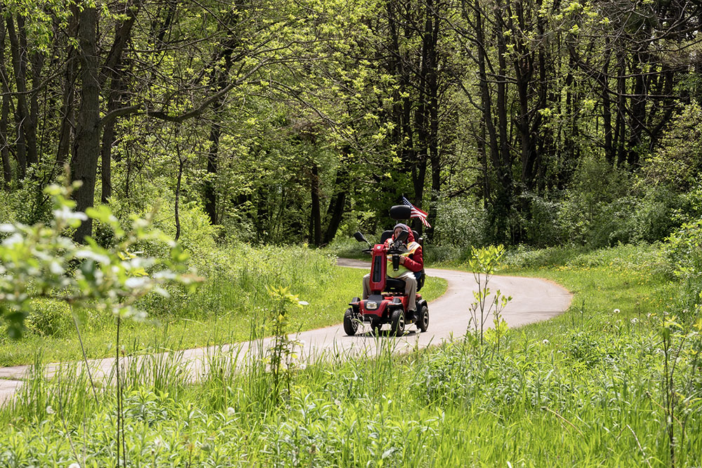 Last but definitely not least, let's not forget Milwaukee County's ever-popular Oak Leaf Trail, the 135-mile-long paved path that passes through many Milwaukee County Parks, including Warnimont Park, above.